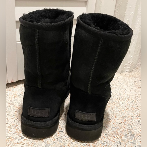 Ugg boot - classic short black size 8 - Picture 9 of 9